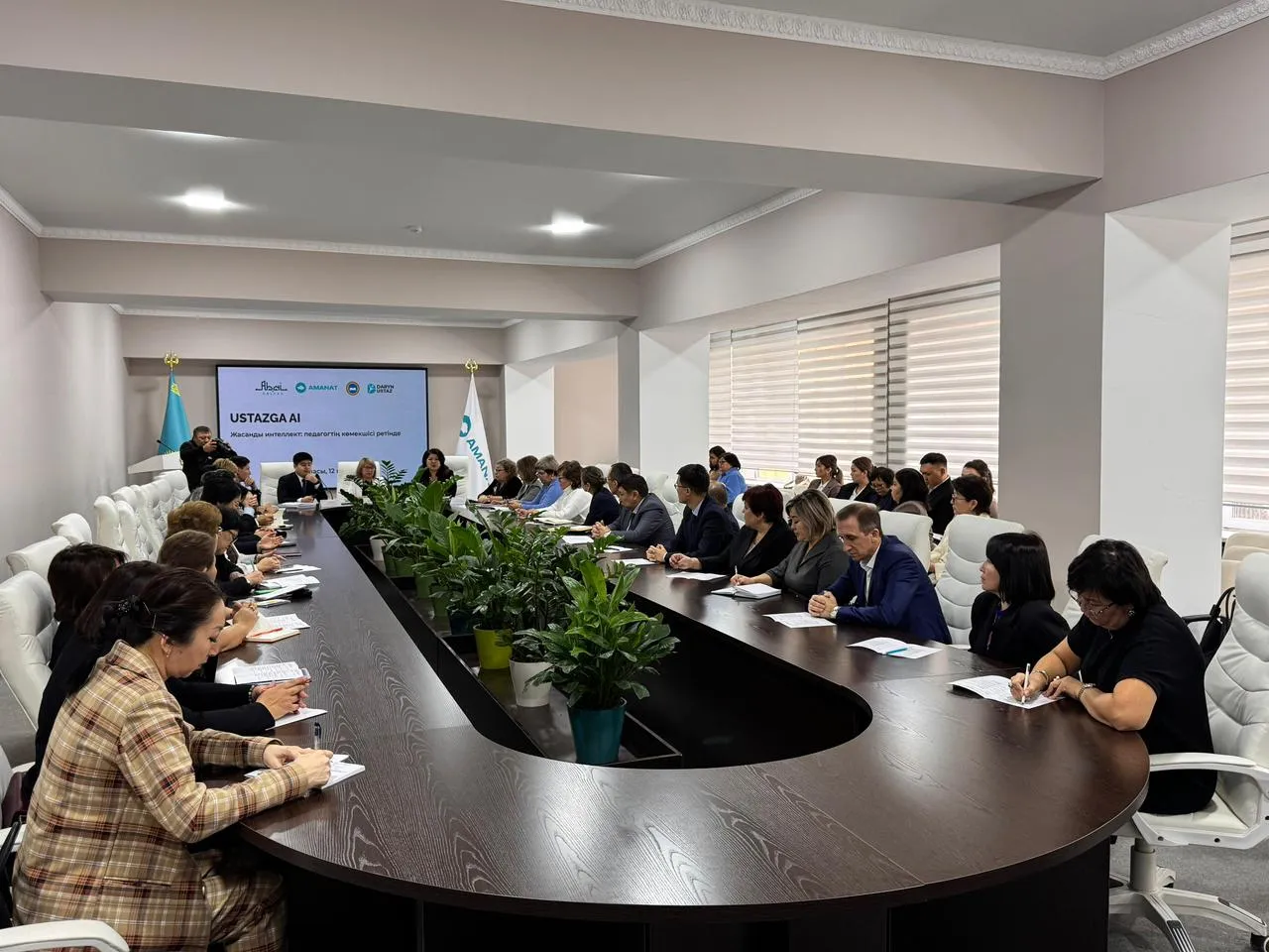 Педагогтерге арналған «Жасанды интеллект – мұғалімнің көмекшісі ретінде» атты ақпараттық кездесу өтті